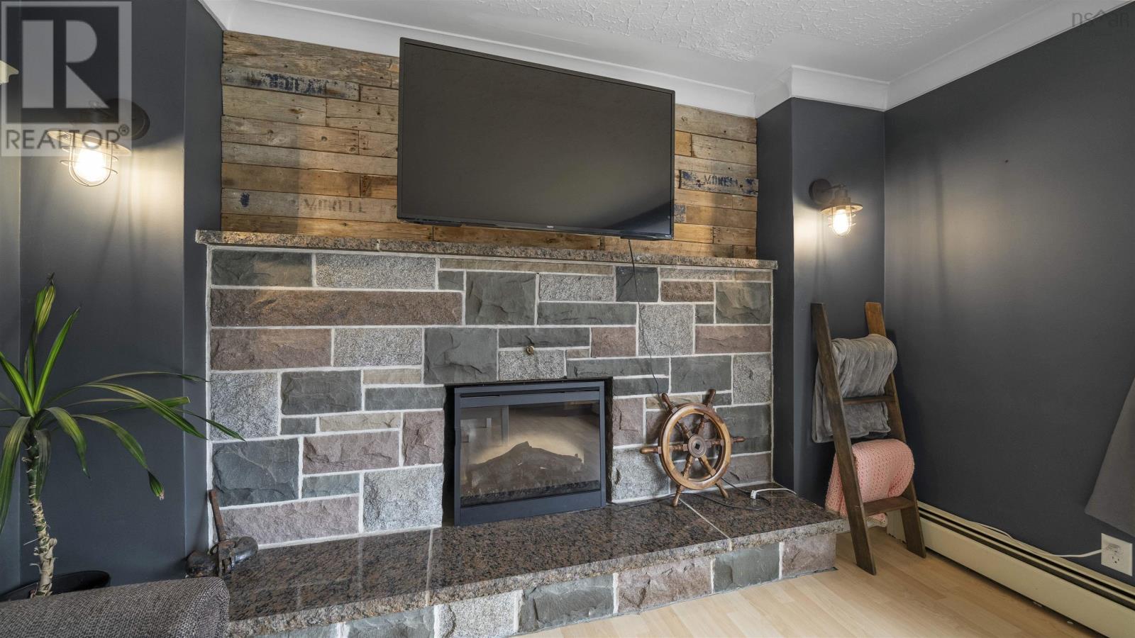 21057 Highway 7 Property Photo 33