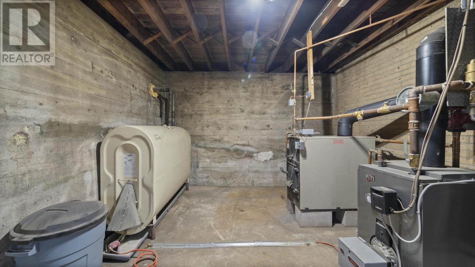 21057 Highway 7 Property Photo 41