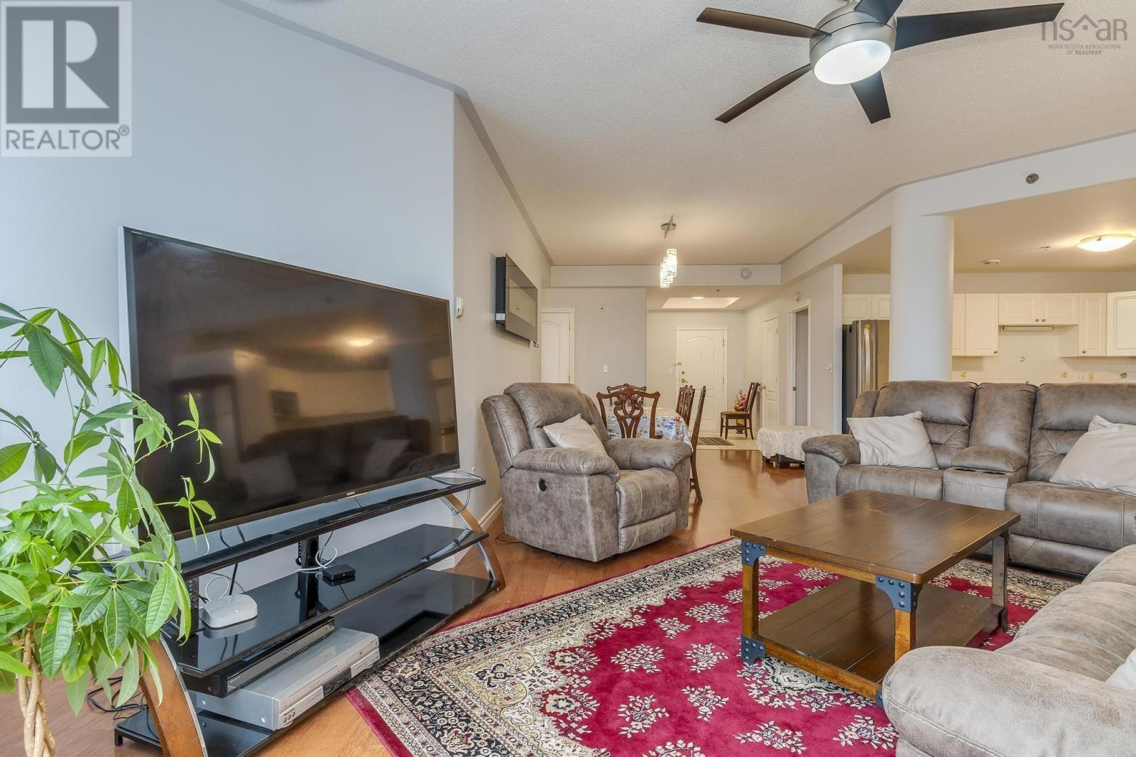 408 10 Regency Park Drive Property Photo 10