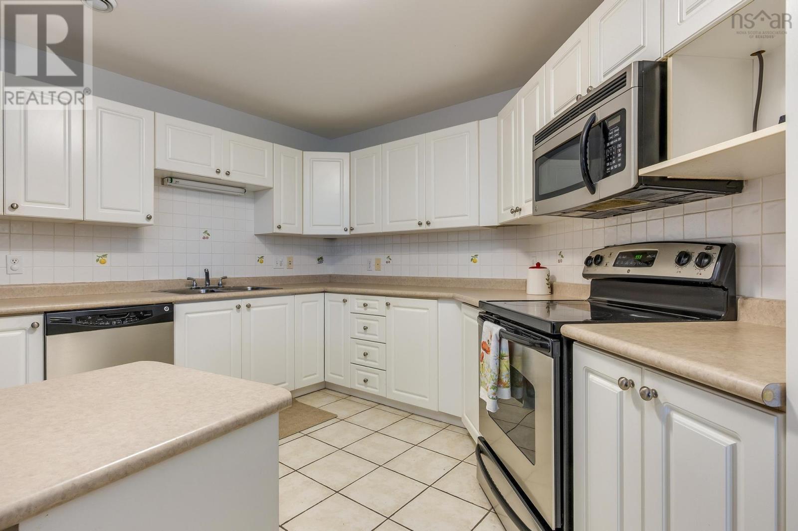 408 10 Regency Park Drive Property Photo 11