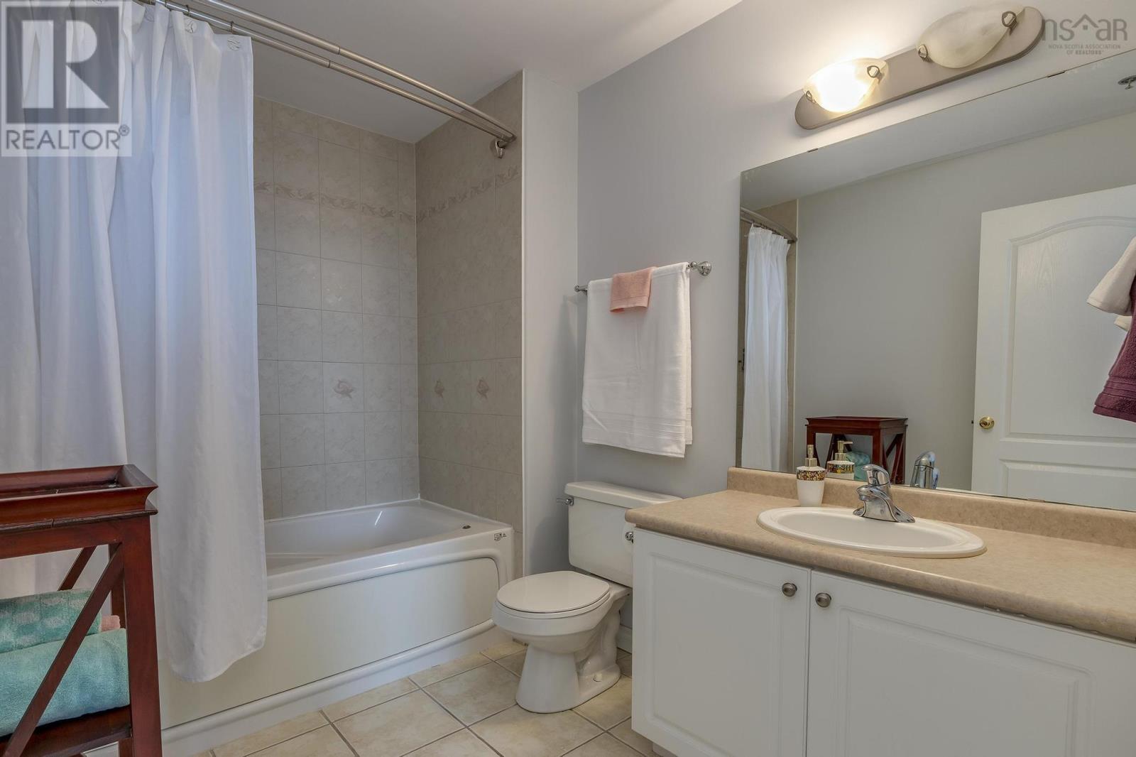 408 10 Regency Park Drive Property Photo 17