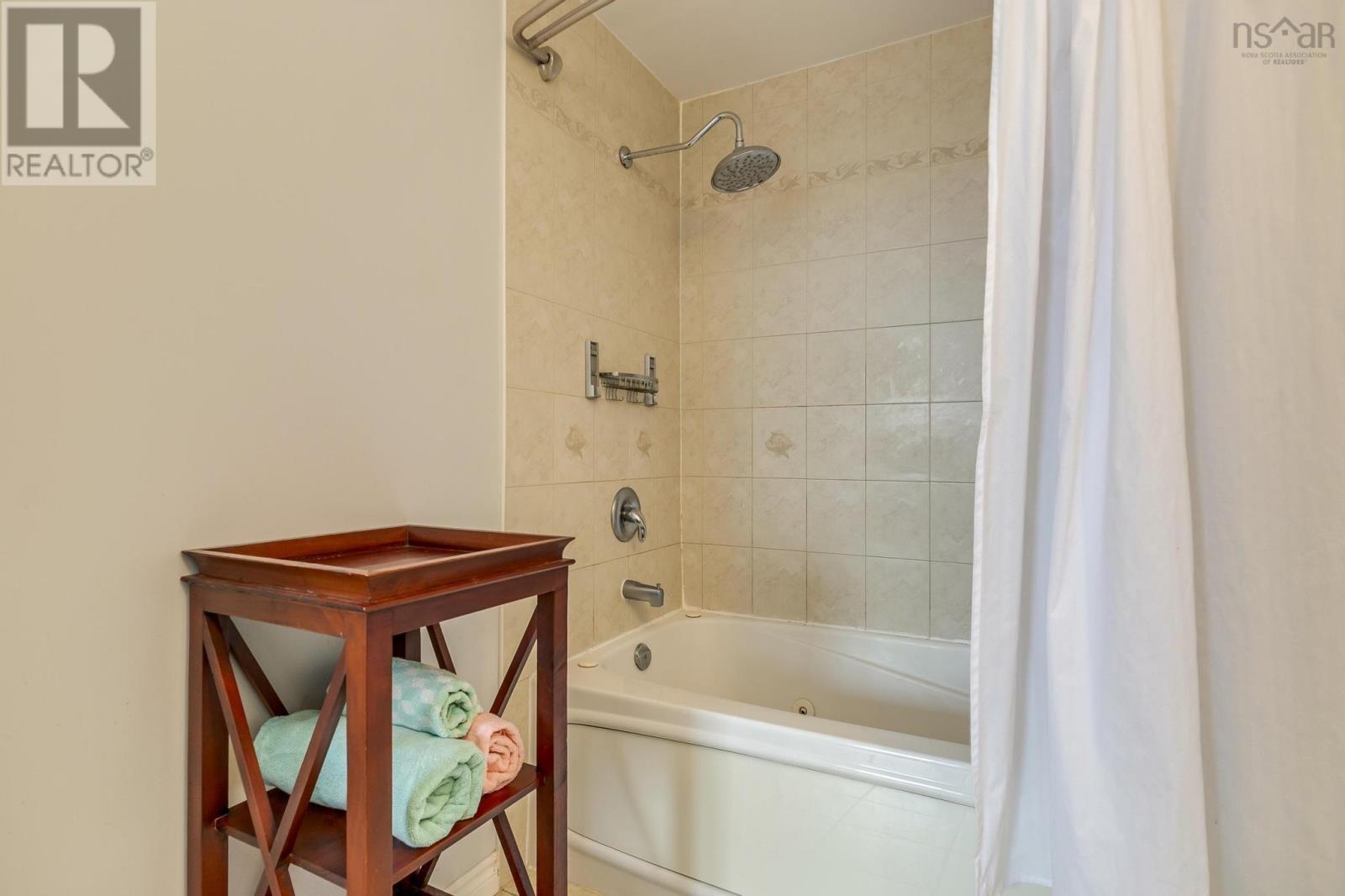 408 10 Regency Park Drive Property Photo 18