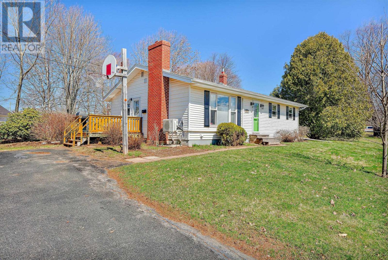 12 Pondside Court Property Photo 2
