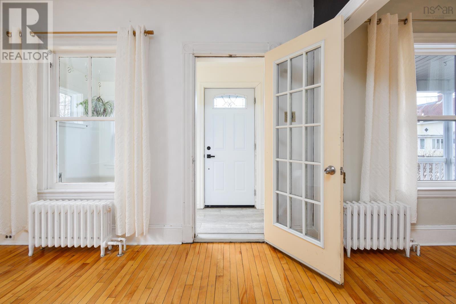 9 Catherine Street Property Photo 4