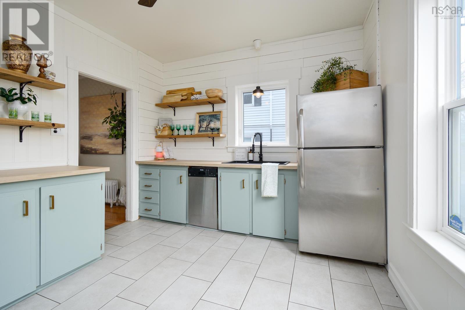 9 Catherine Street Property Photo 14