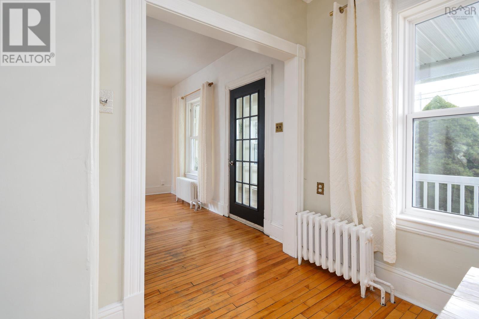 9 Catherine Street Property Photo 20