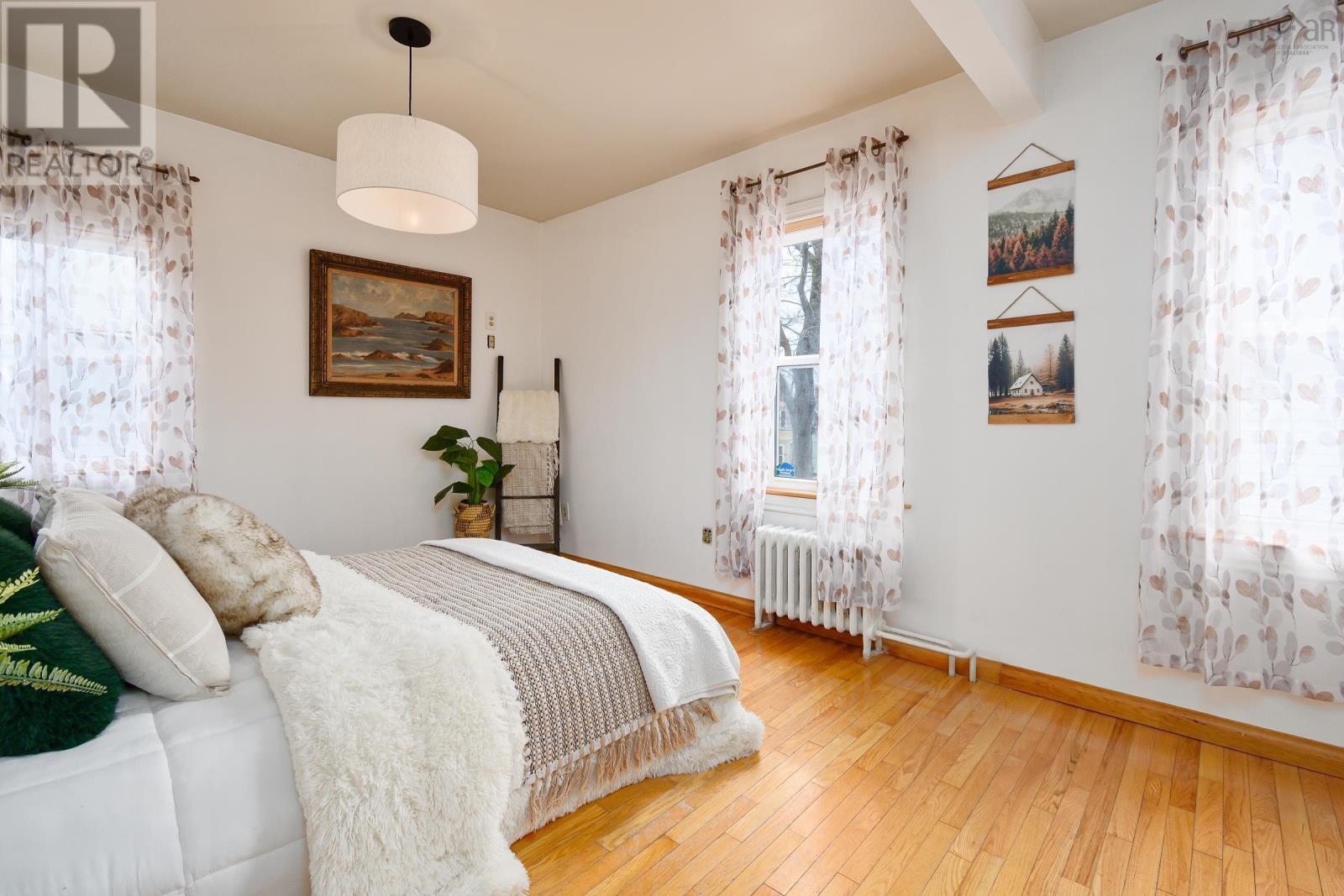 9 Catherine Street Property Photo 28