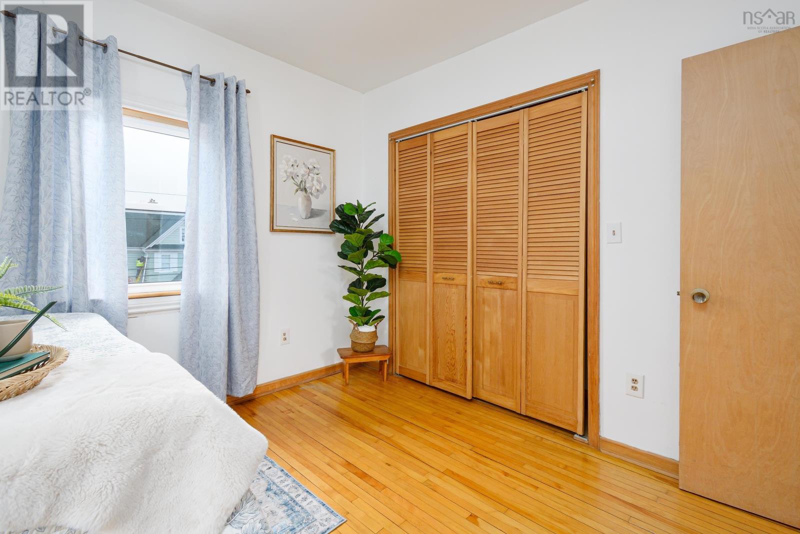 9 Catherine Street Property Photo 33