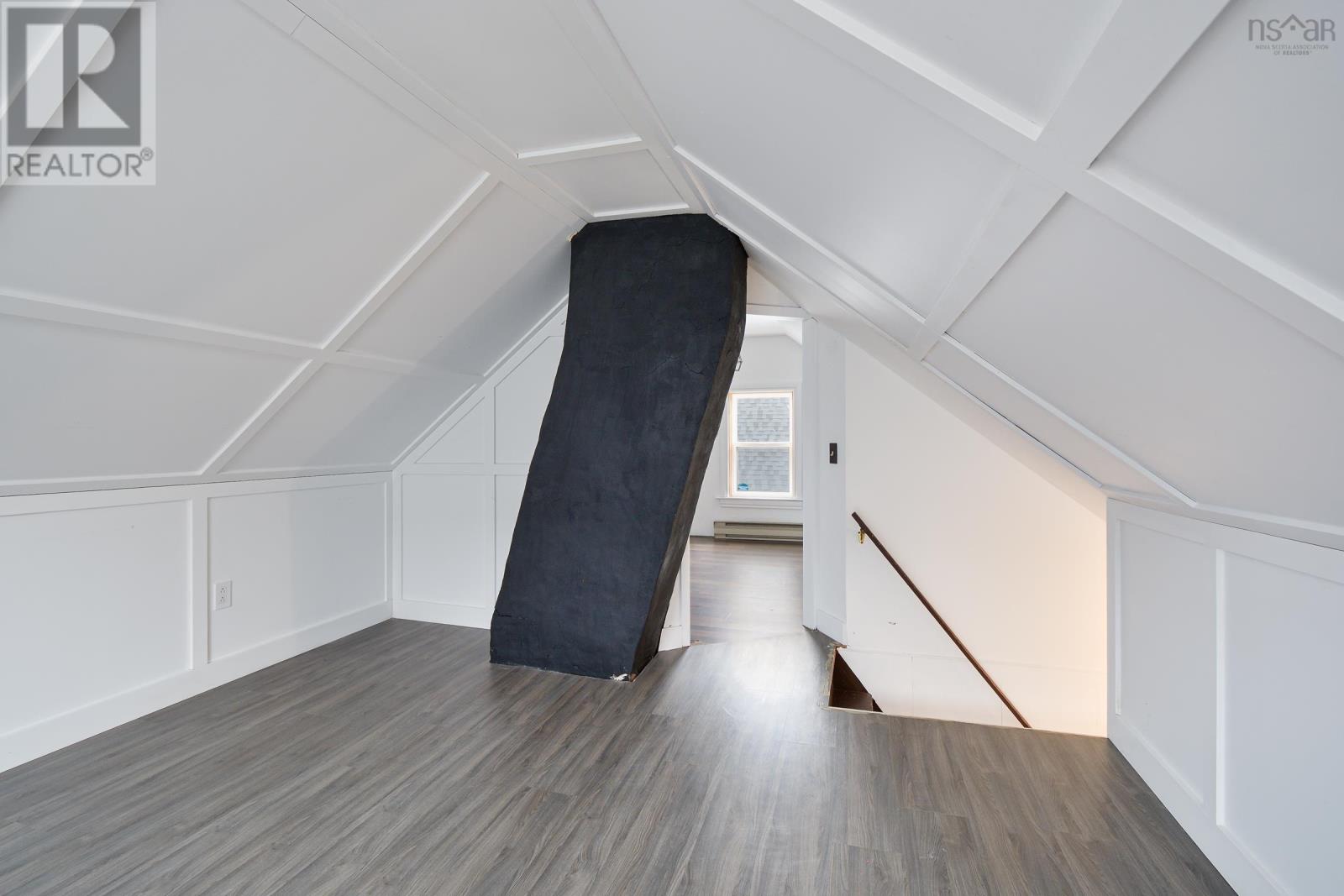 9 Catherine Street Property Photo 37
