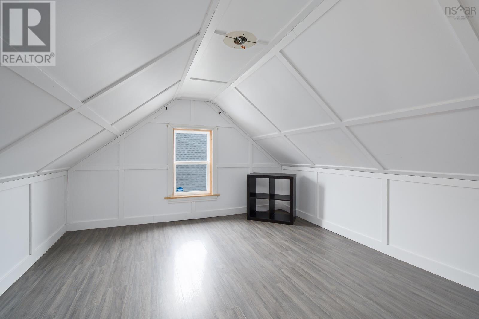 9 Catherine Street Property Photo 38