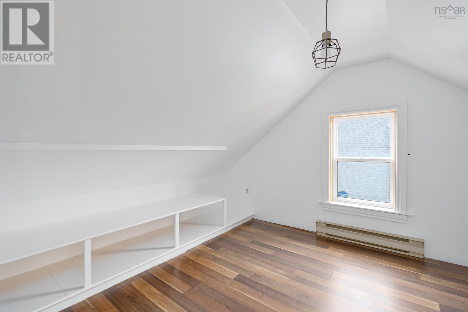 9 Catherine Street Property Photo 39