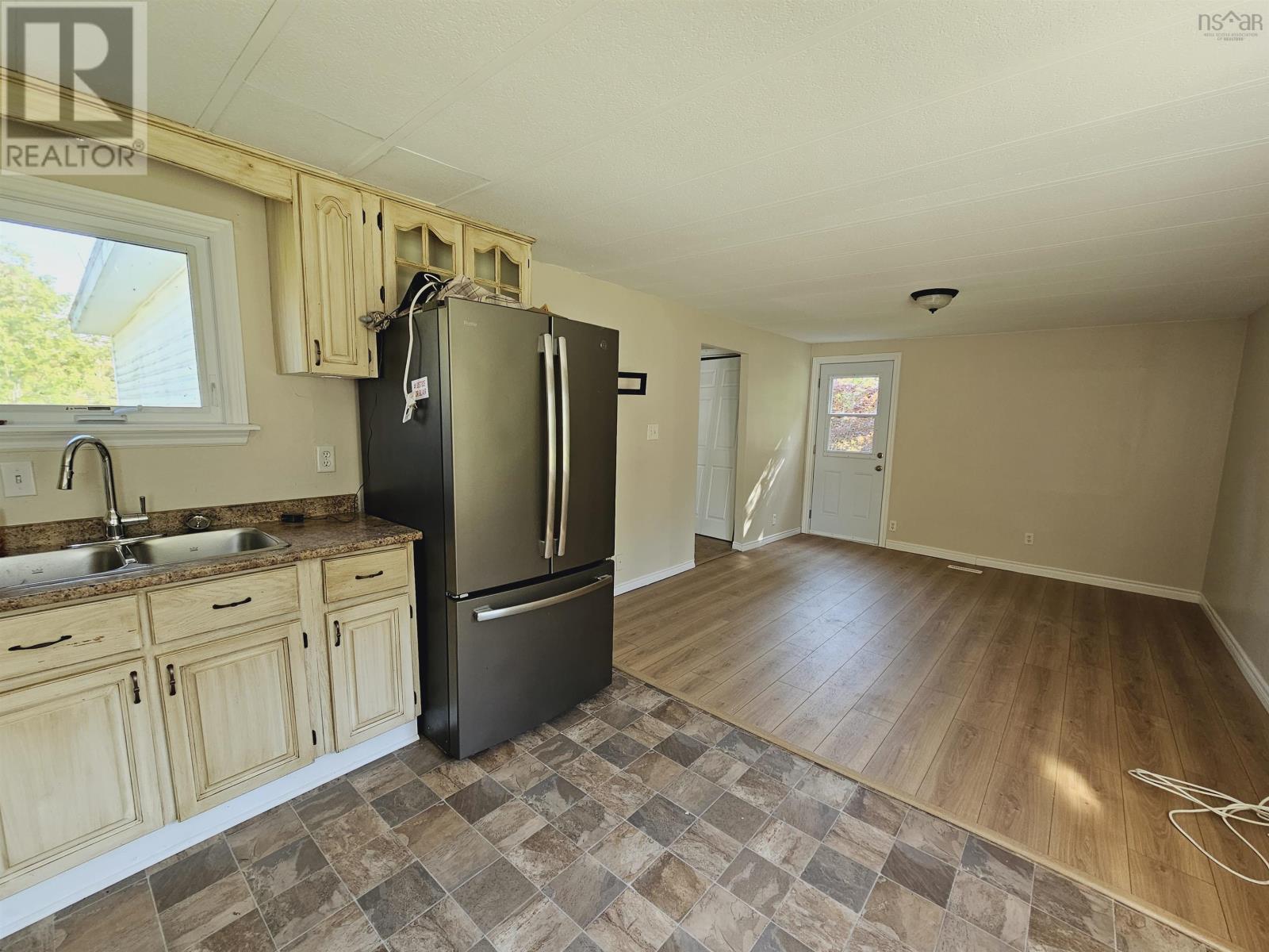 906 Point Aconi Road Property Photo 6