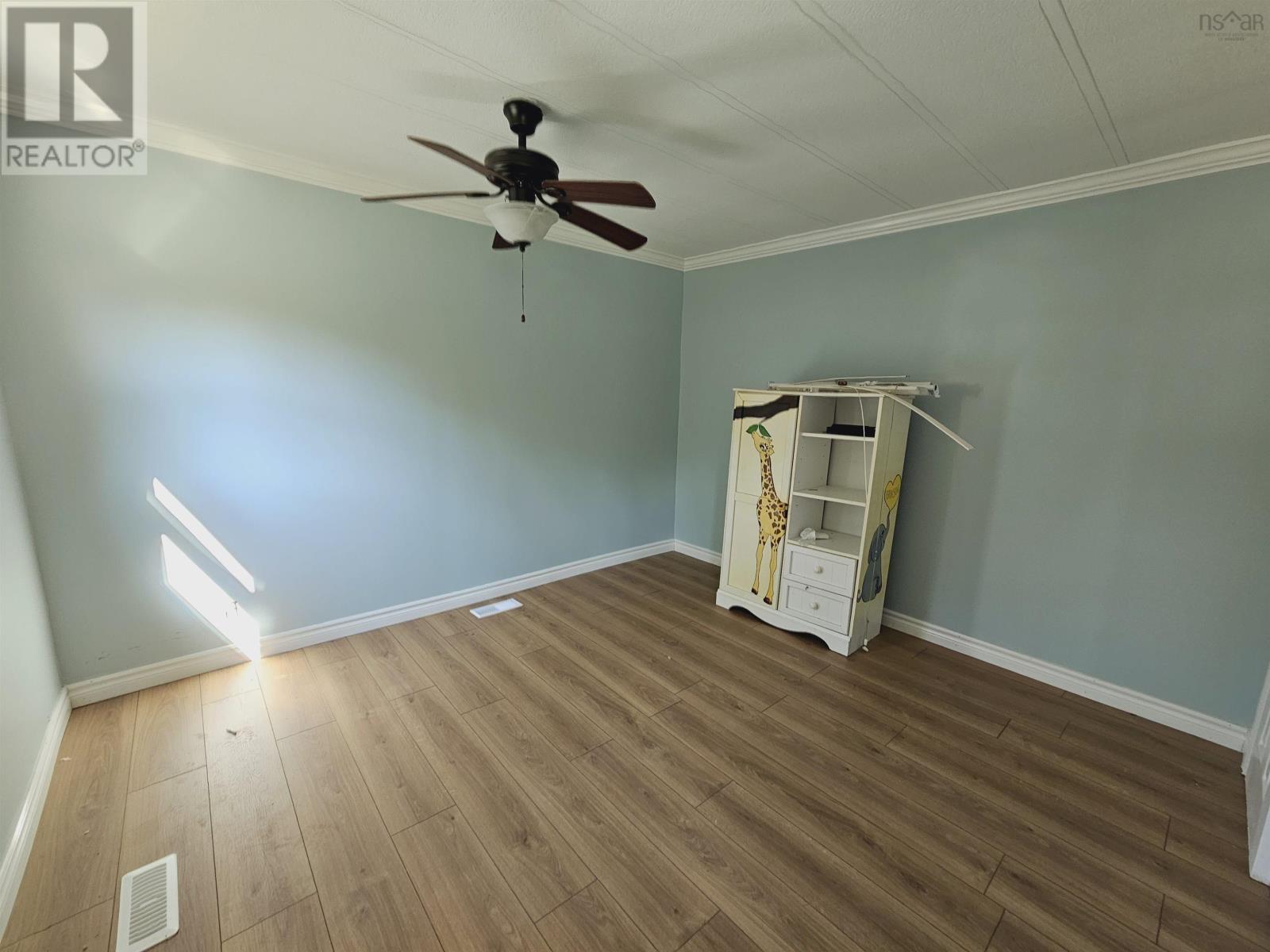 906 Point Aconi Road Property Photo 10