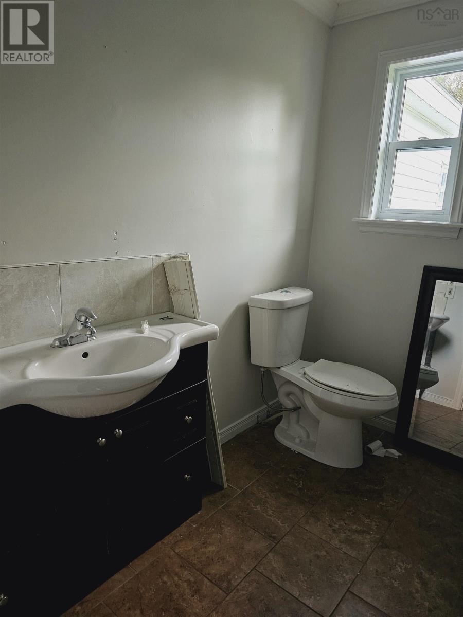 906 Point Aconi Road Property Photo 15