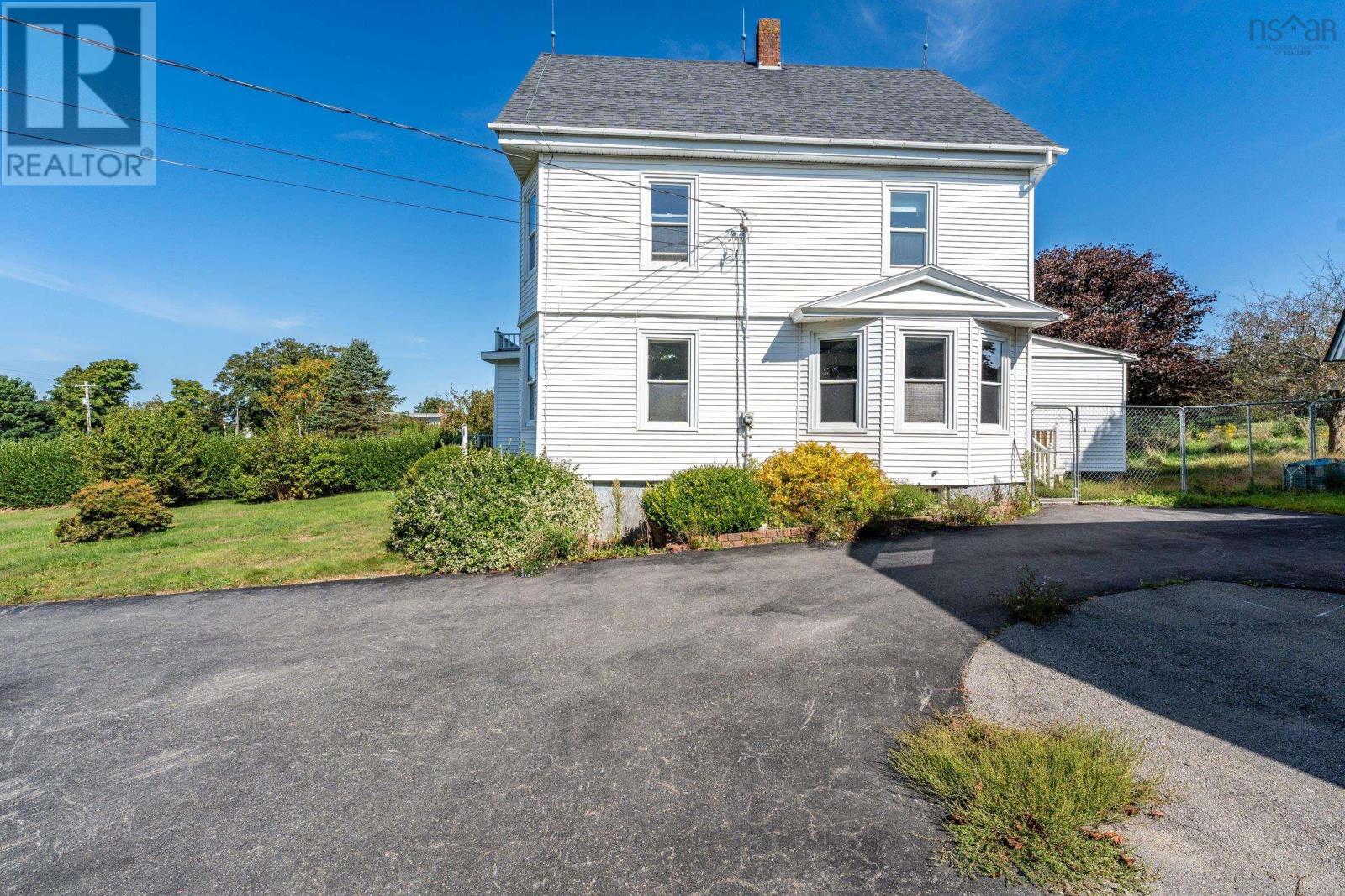 8838 Highway 1 Property Photo 4
