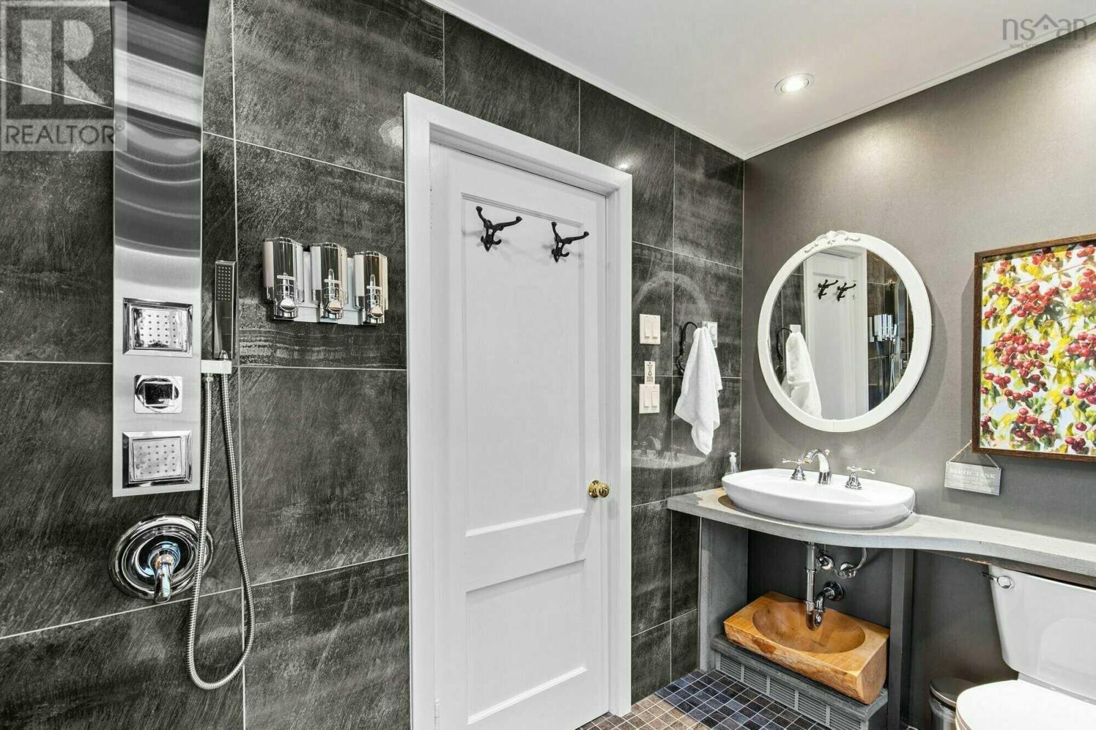121 Duke Street Property Photo 8