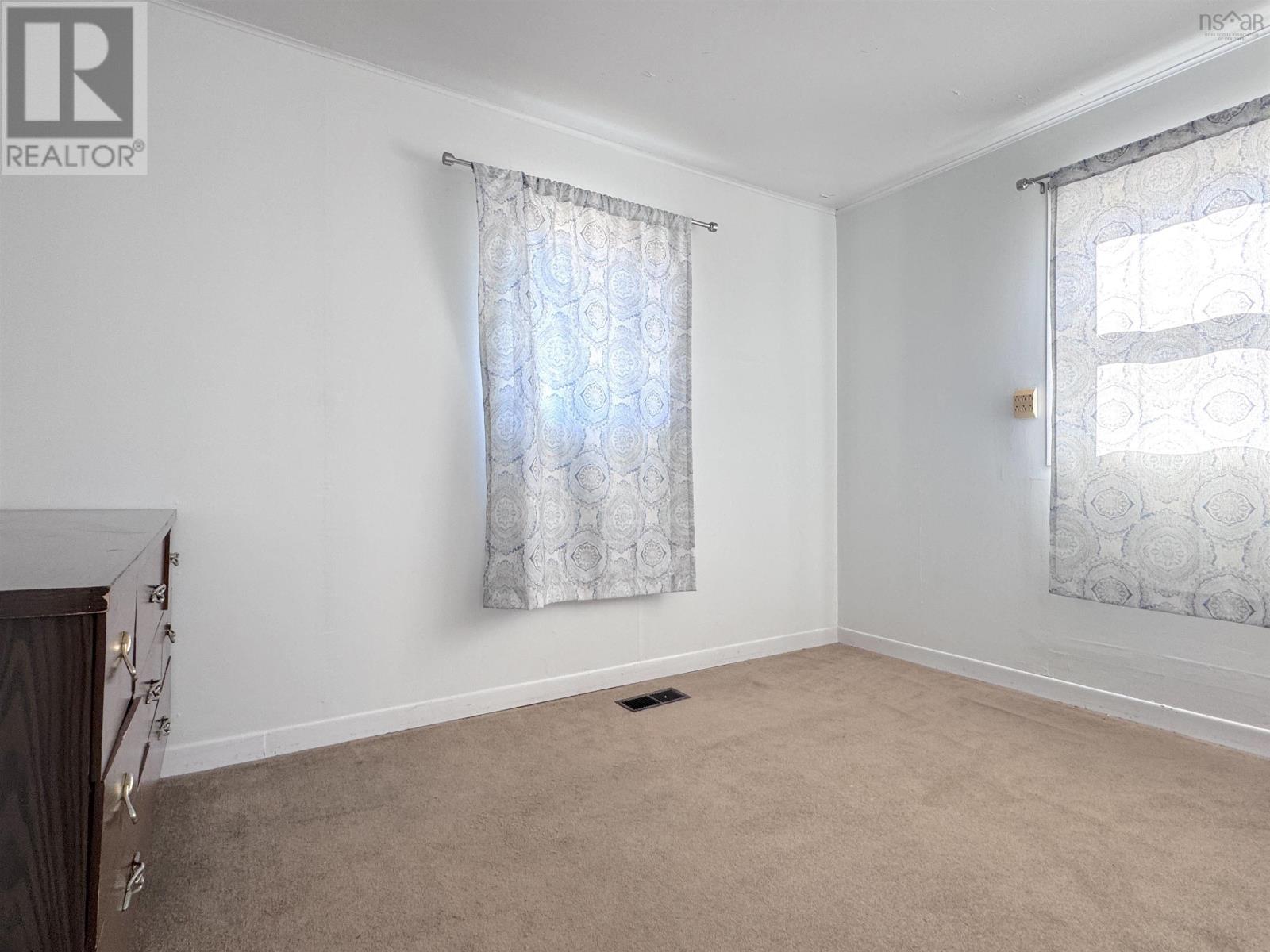 568 Dingwall Road Property Photo 5