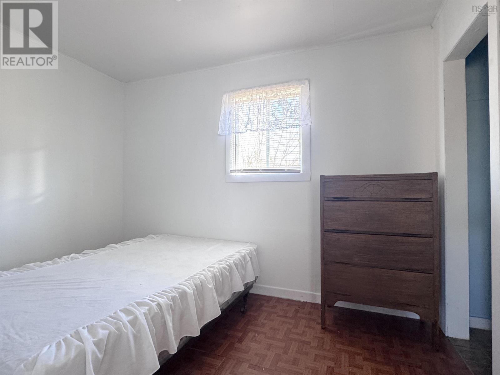 568 Dingwall Road Property Photo 6