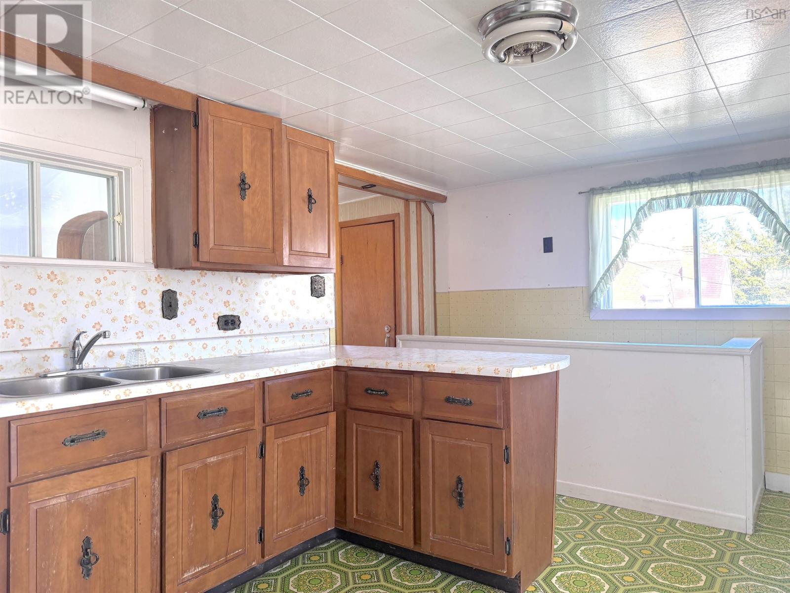 568 Dingwall Road Property Photo 10