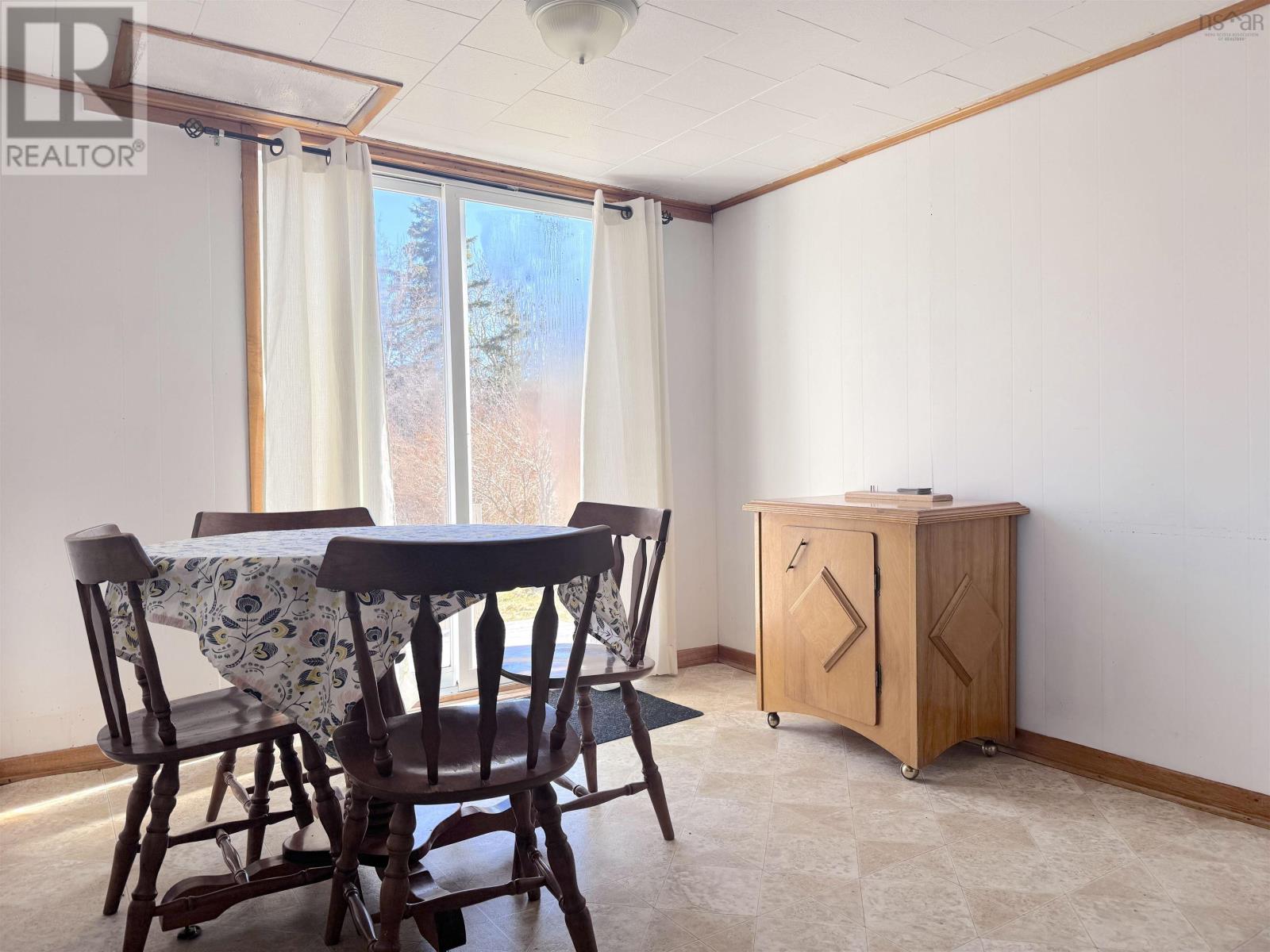 568 Dingwall Road Property Photo 12