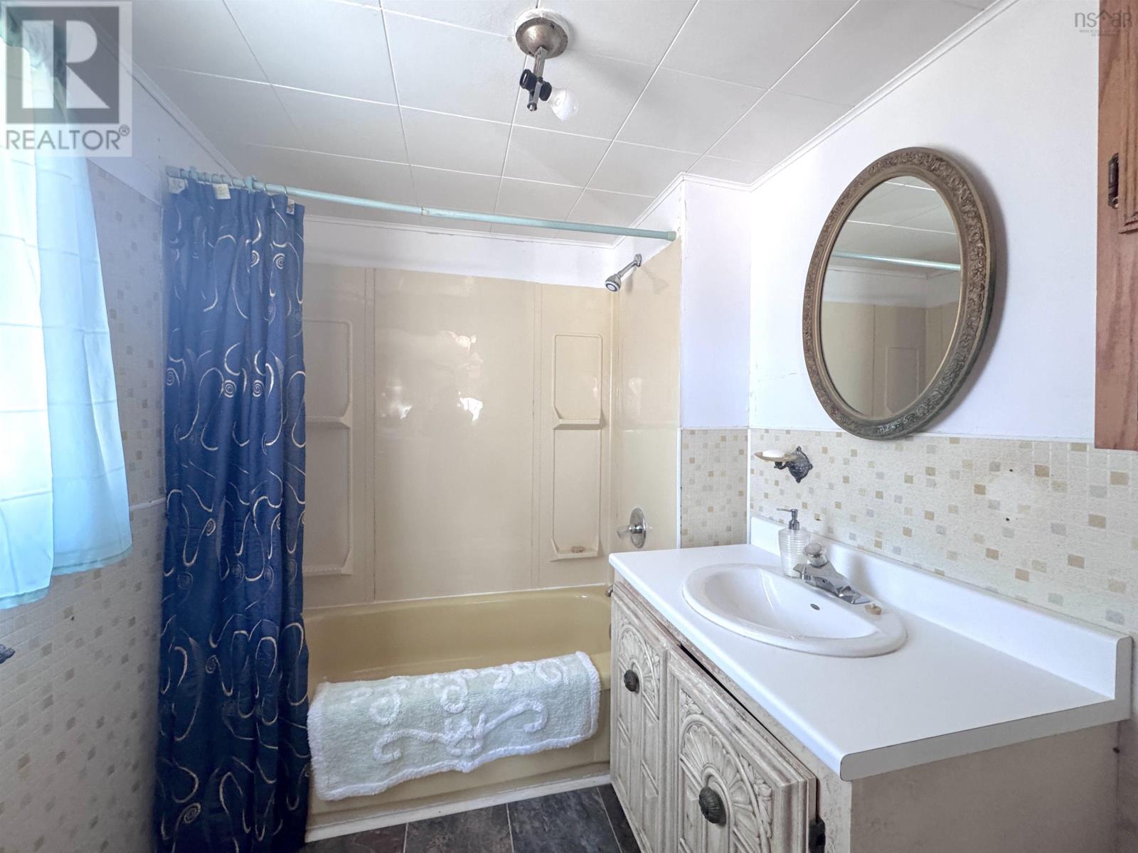 568 Dingwall Road Property Photo 14