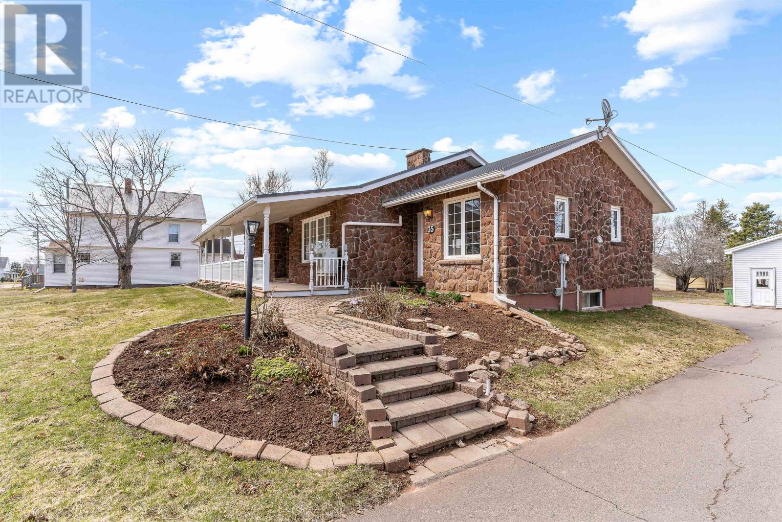 35 Victoria Street Property Photo 2