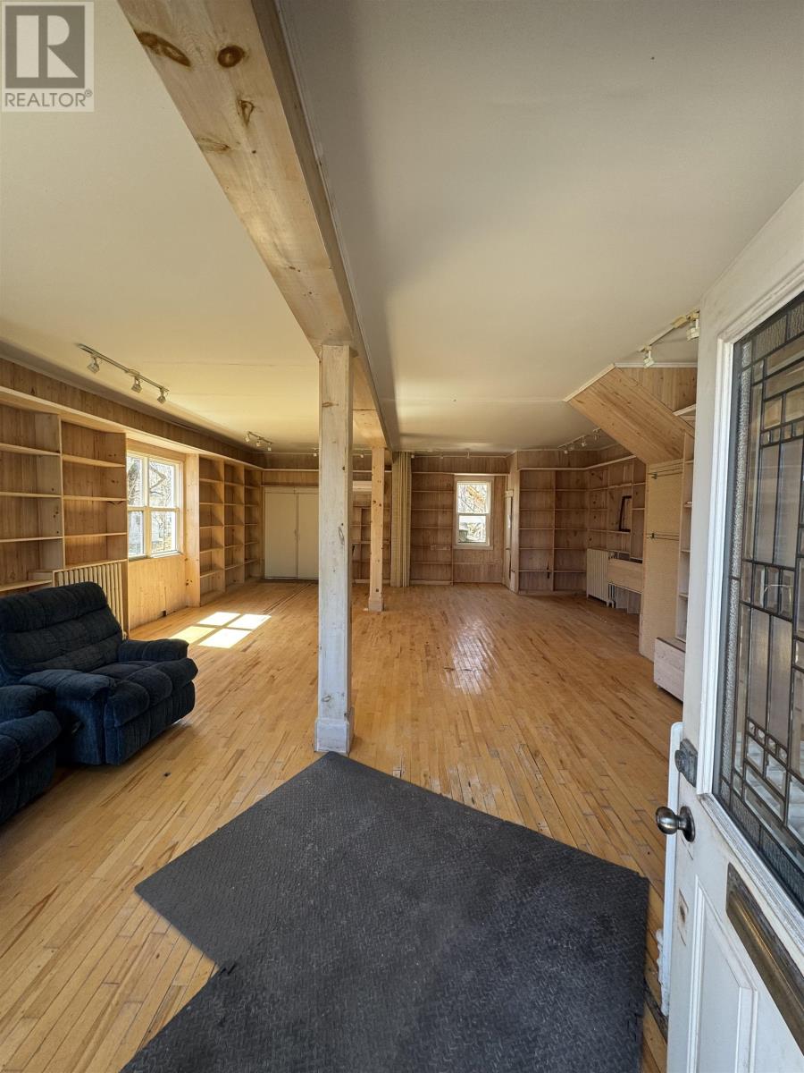 9386 Main Street Property Photo 3