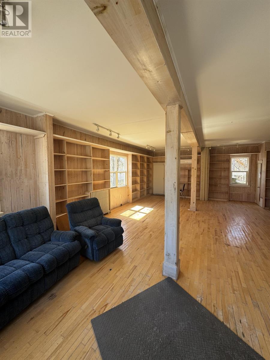 9386 Main Street Property Photo 4