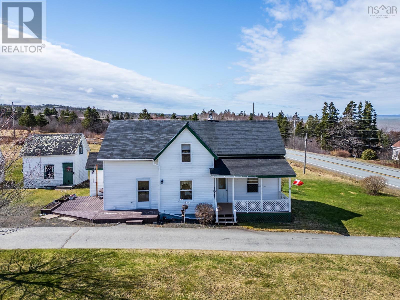 9030 Highway 101 Property Photo 6