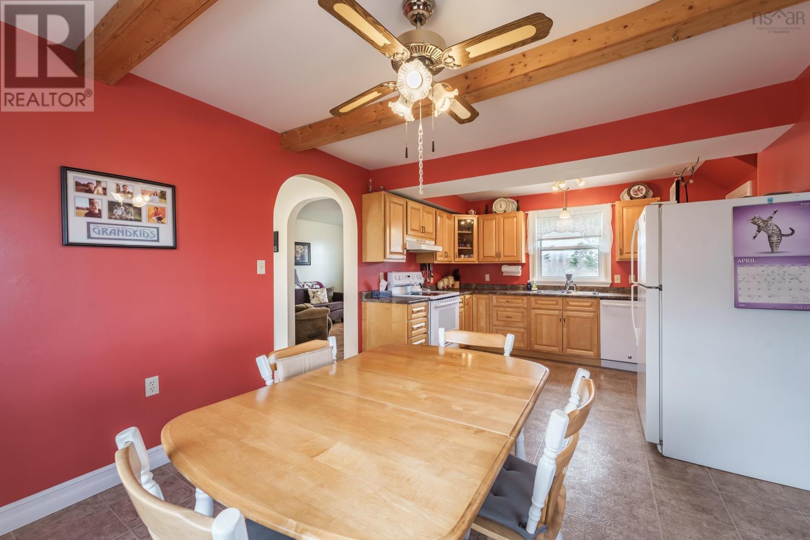 9030 Highway 101 Property Photo 8