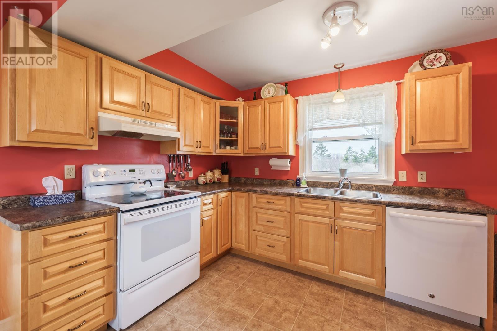 9030 Highway 101 Property Photo 9