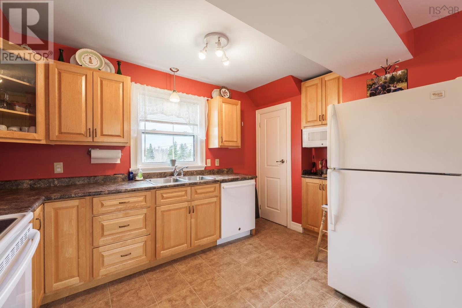 9030 Highway 101 Property Photo 10