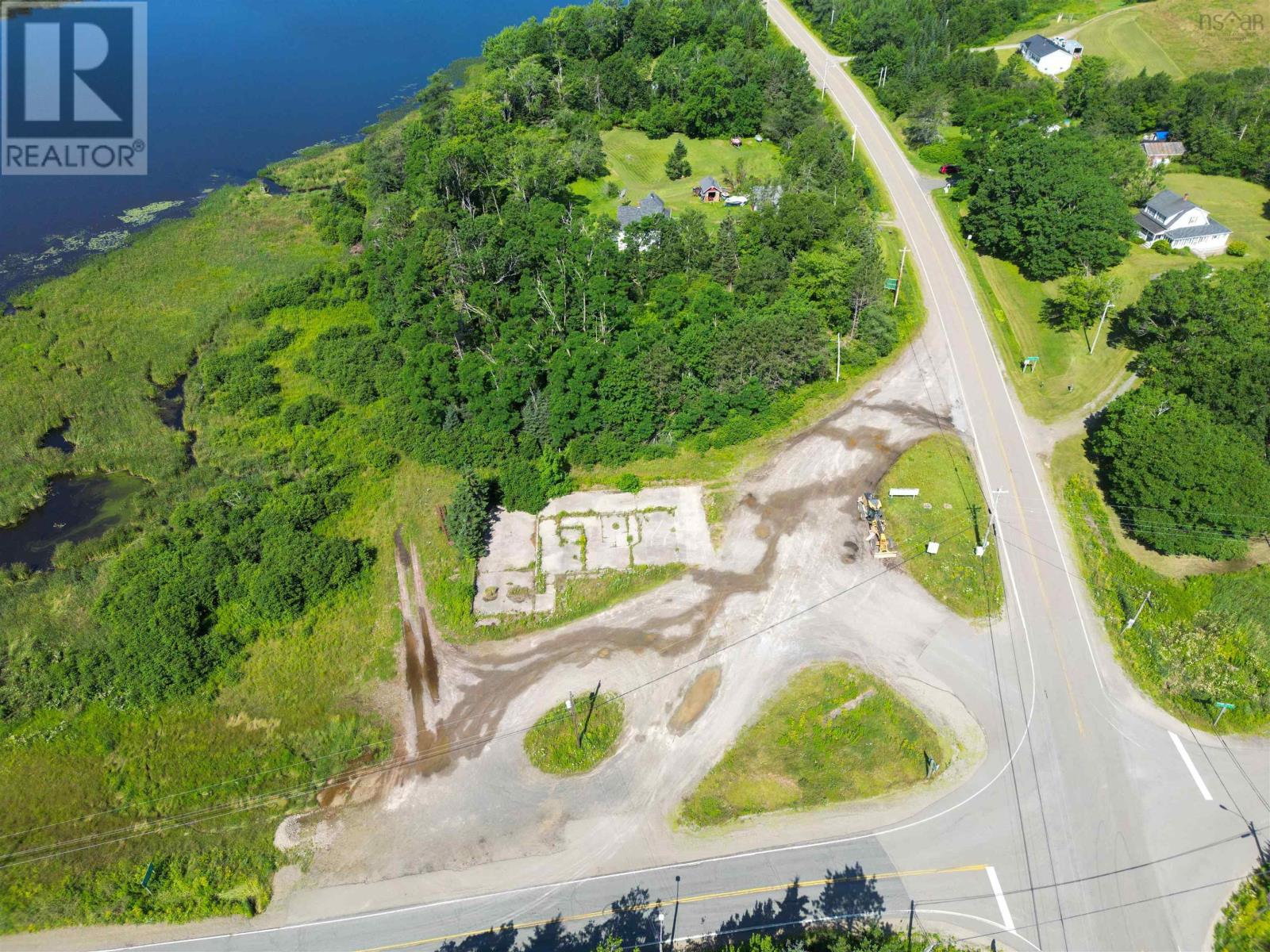 1056 Highway 276 Property Photo 4