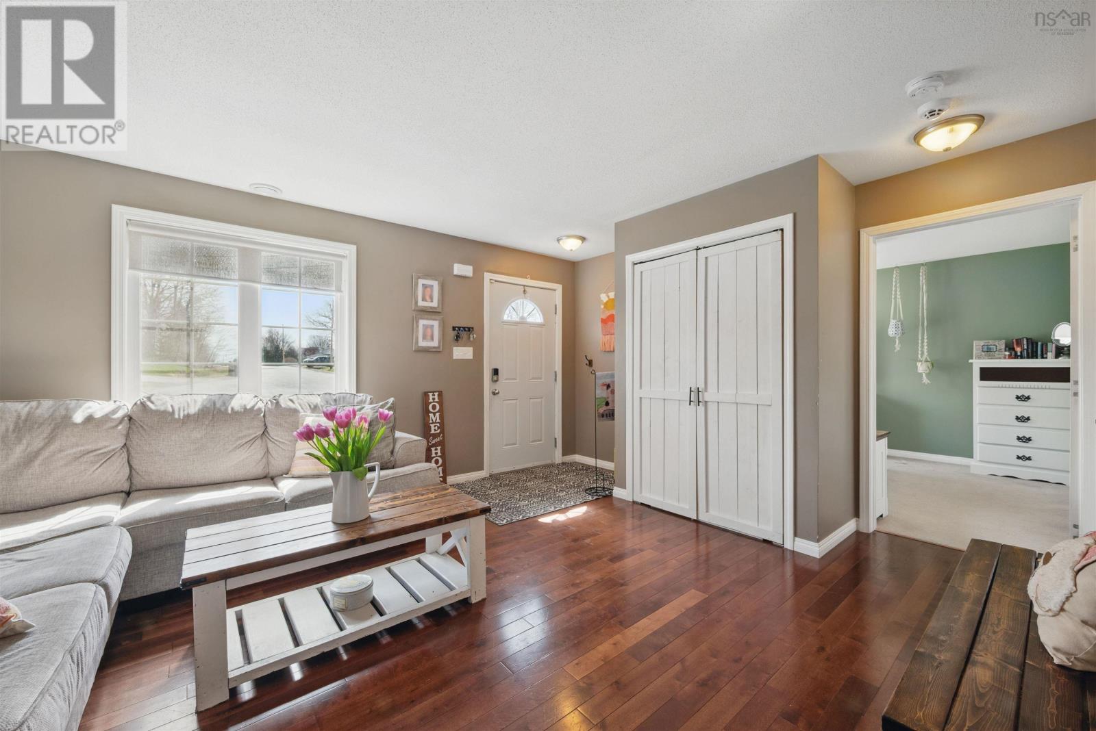 32 Avonview Property Photo 2