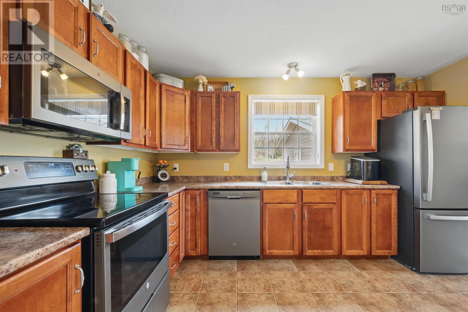 32 Avonview Property Photo 6