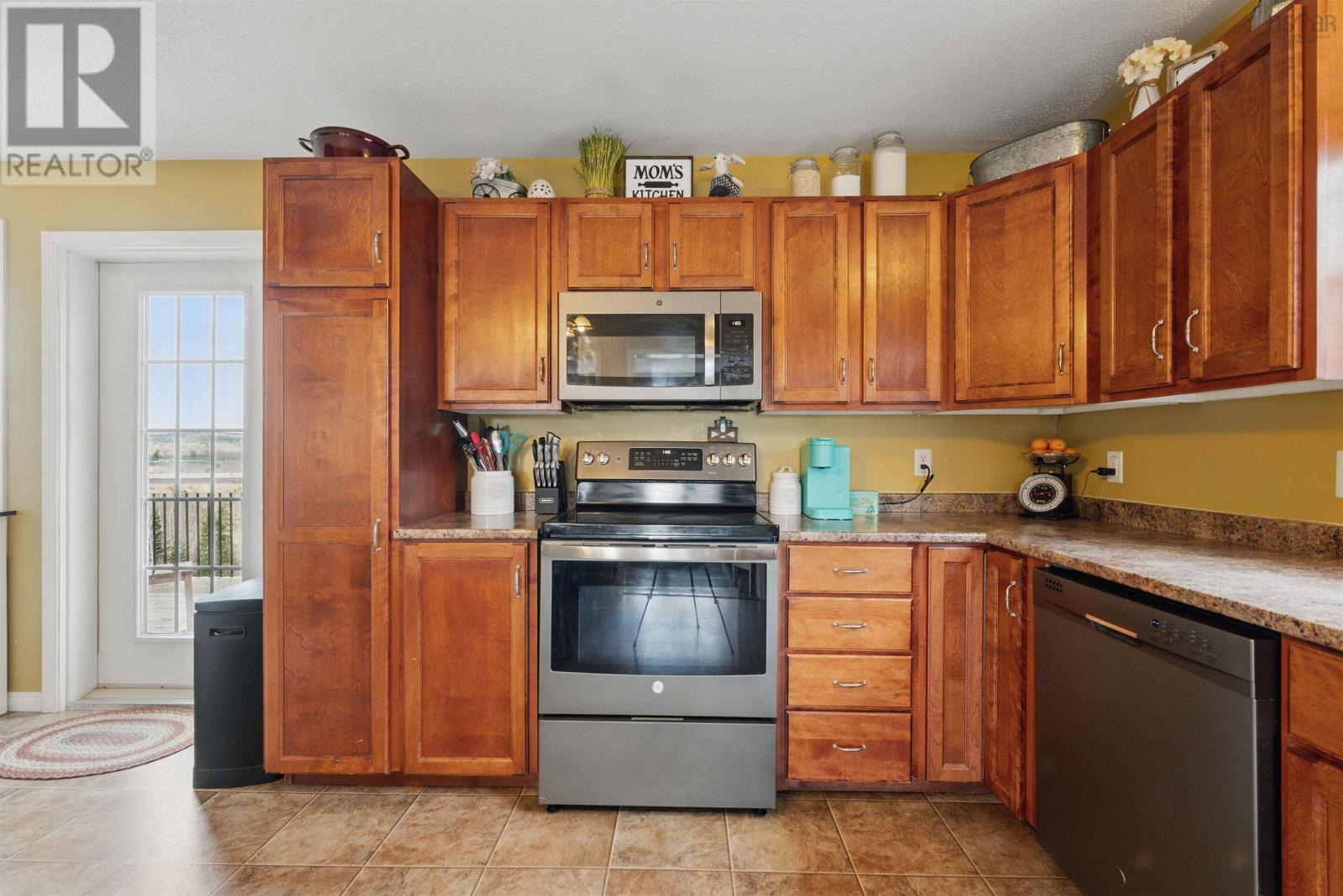 32 Avonview Property Photo 8