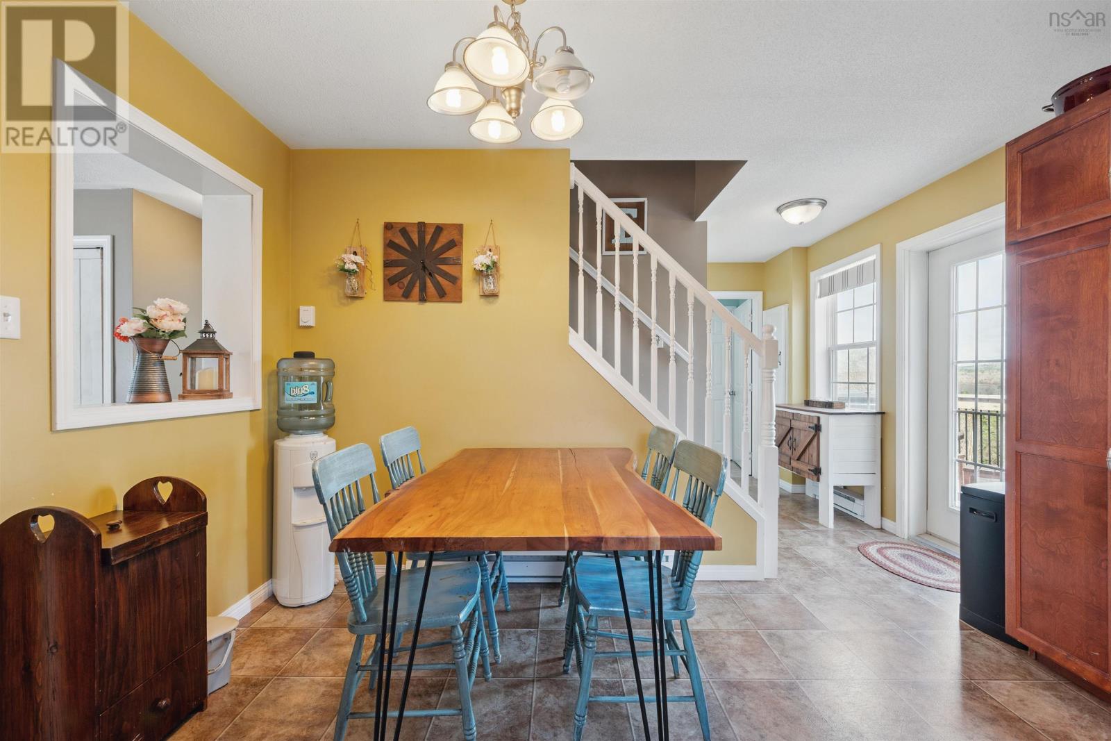 32 Avonview Property Photo 9
