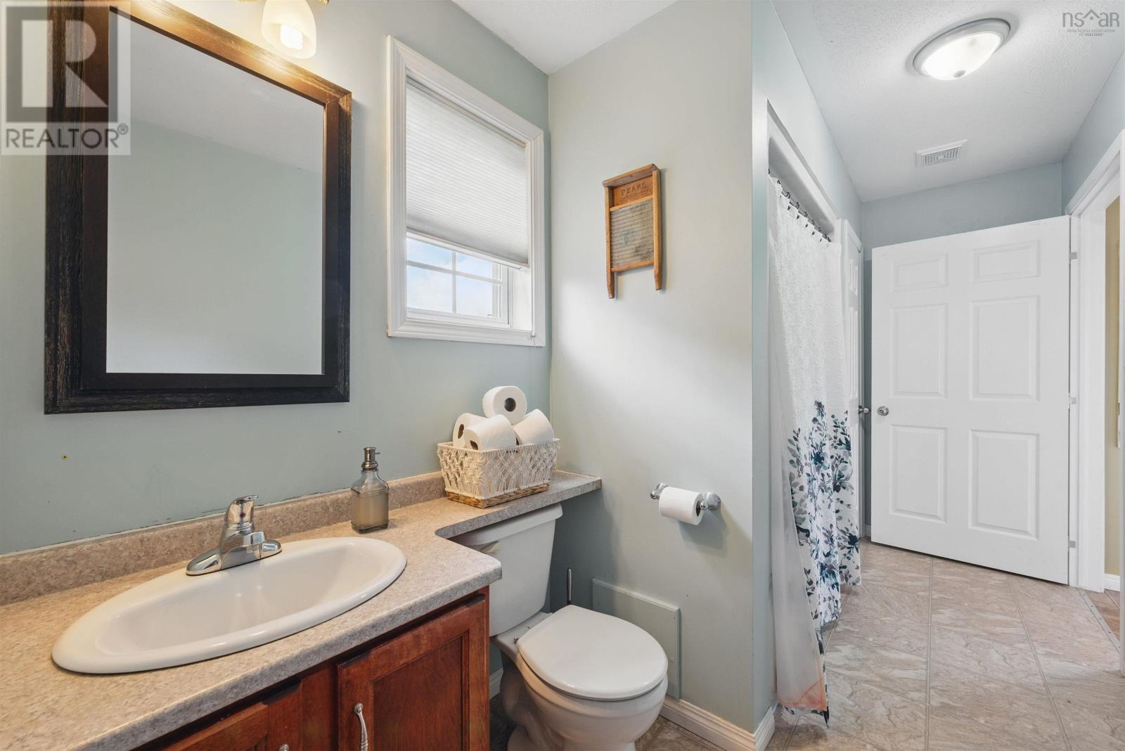32 Avonview Property Photo 12