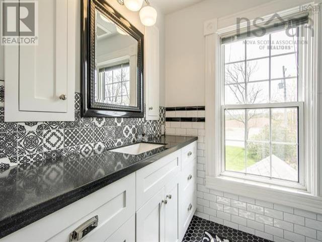 53 King Street Property Photo 8