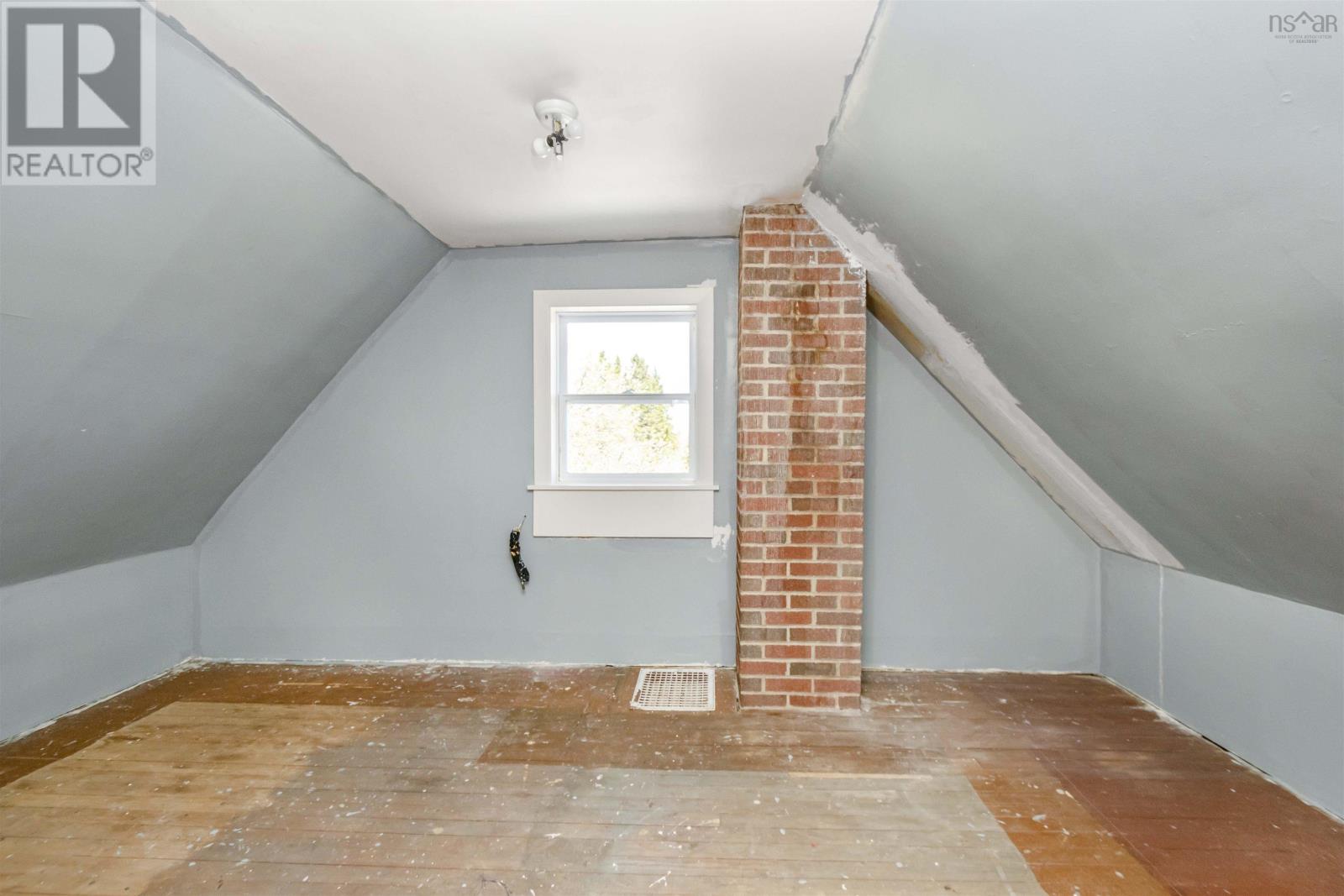83 Main Street Property Photo 8
