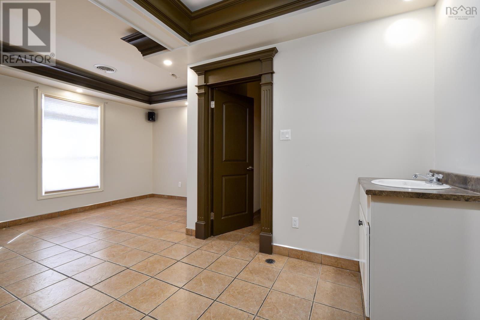 176 Inglis Street Property Photo 8