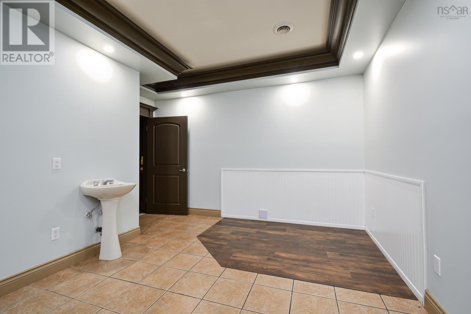 176 Inglis Street Property Photo 12