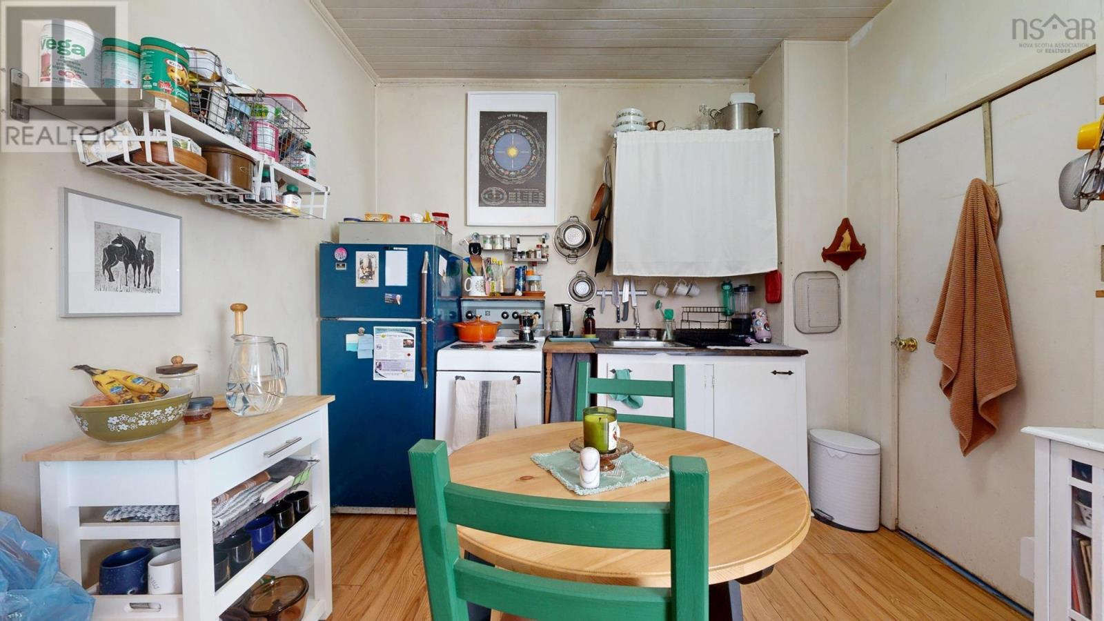 2683-87 Fuller Terrace Property Photo 6