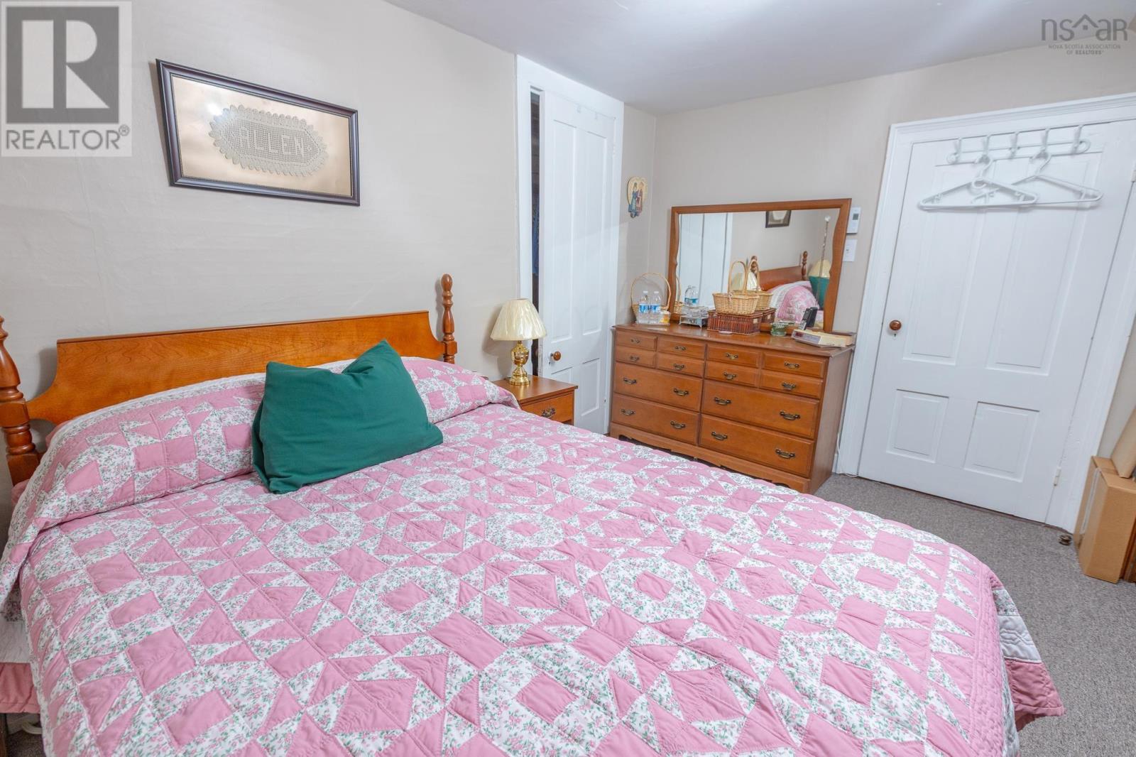15 John Street Property Photo 32