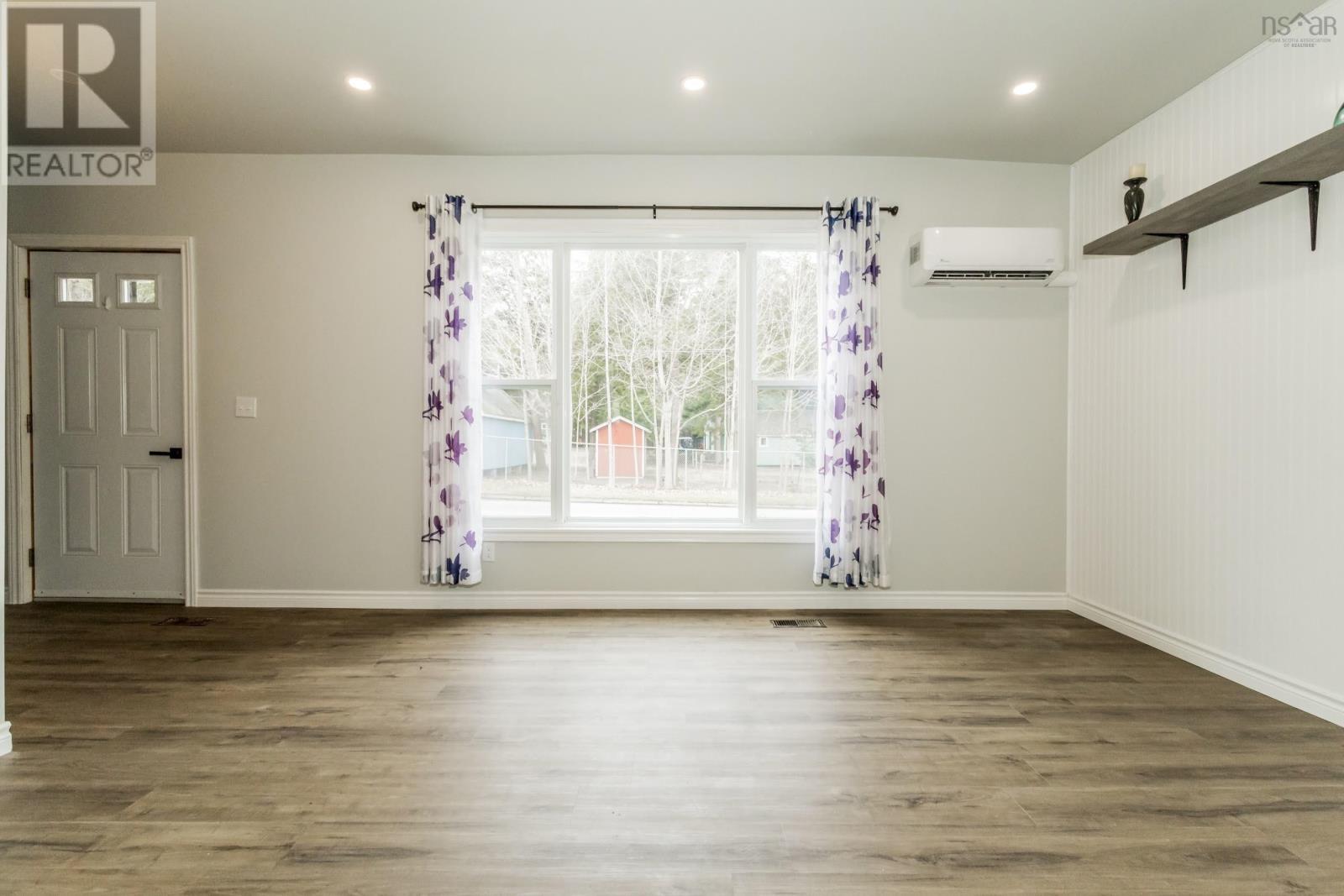 126 Commercial Street Property Photo 6