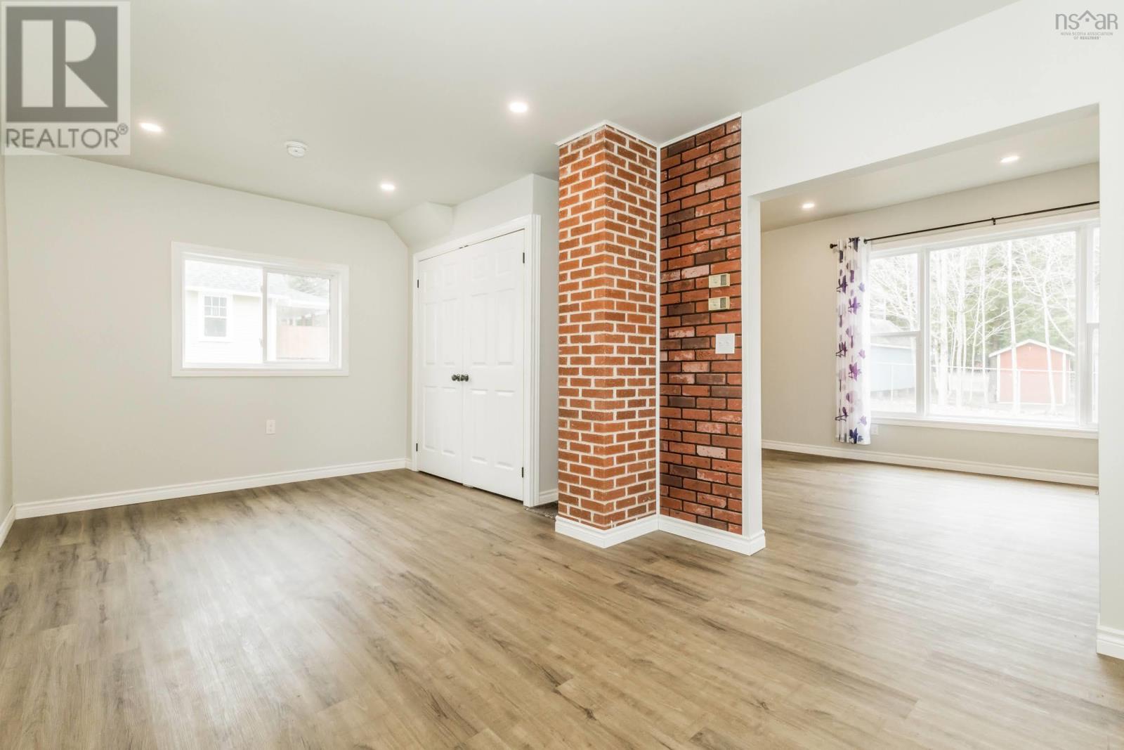 126 Commercial Street Property Photo 8