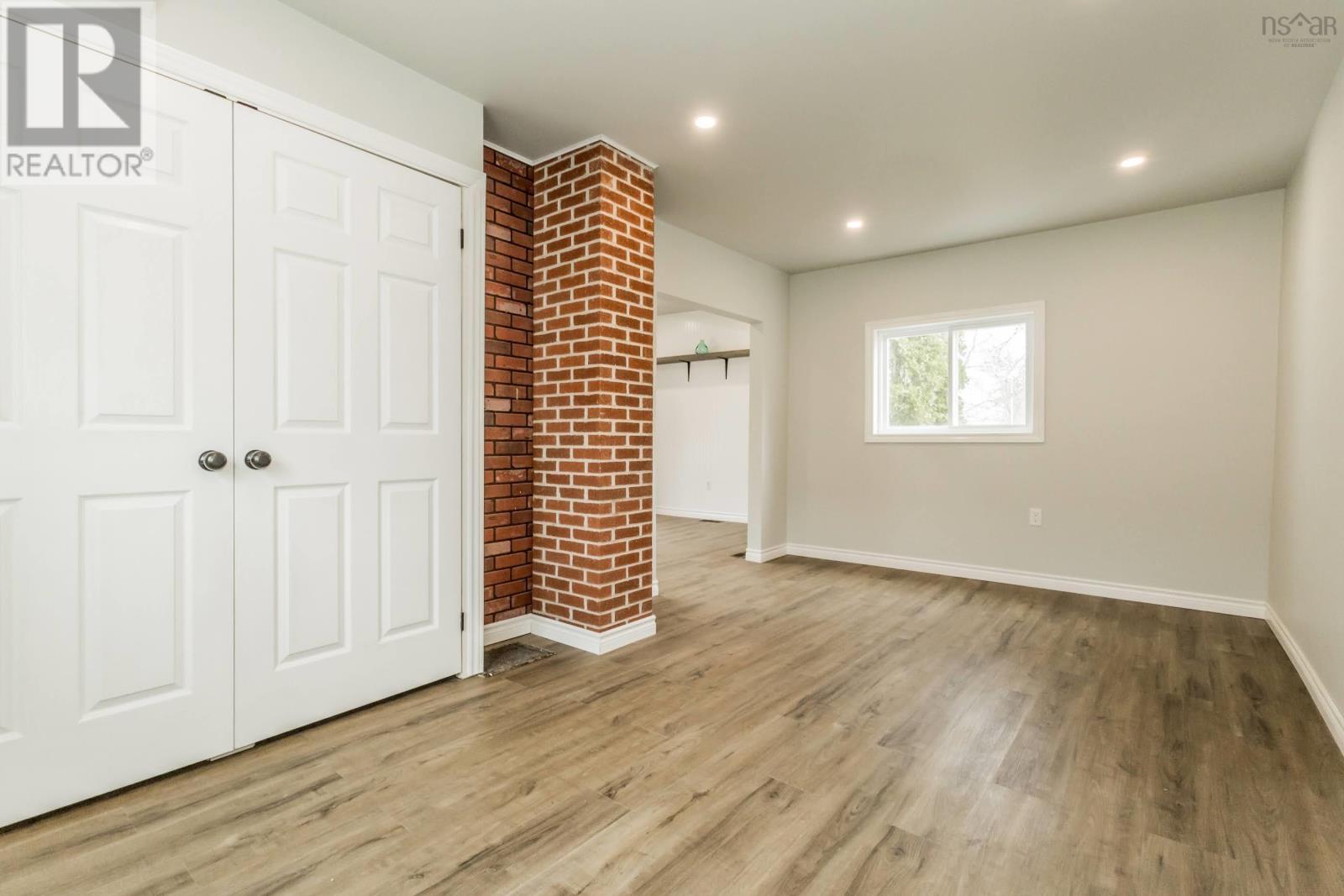 126 Commercial Street Property Photo 9