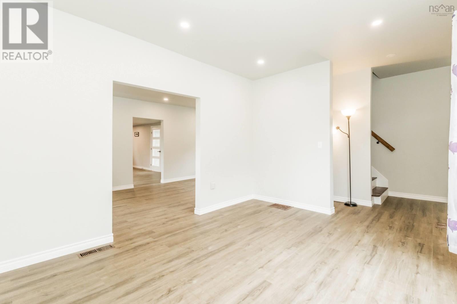 126 Commercial Street Property Photo 10