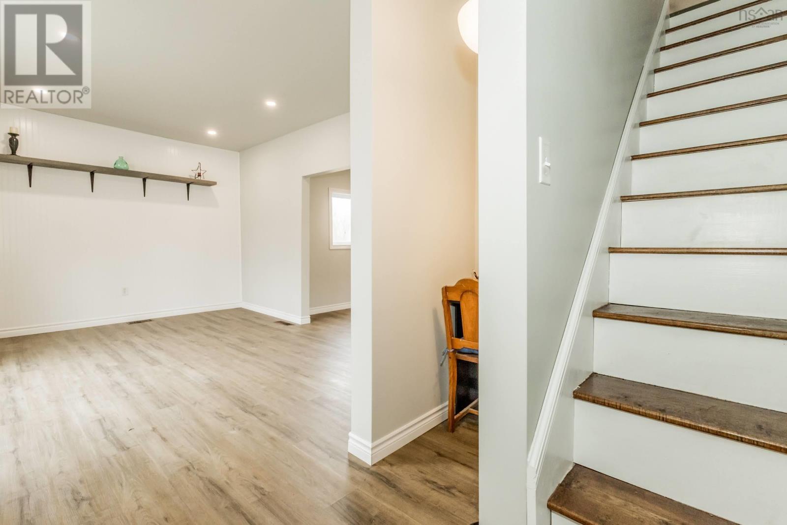 126 Commercial Street Property Photo 11