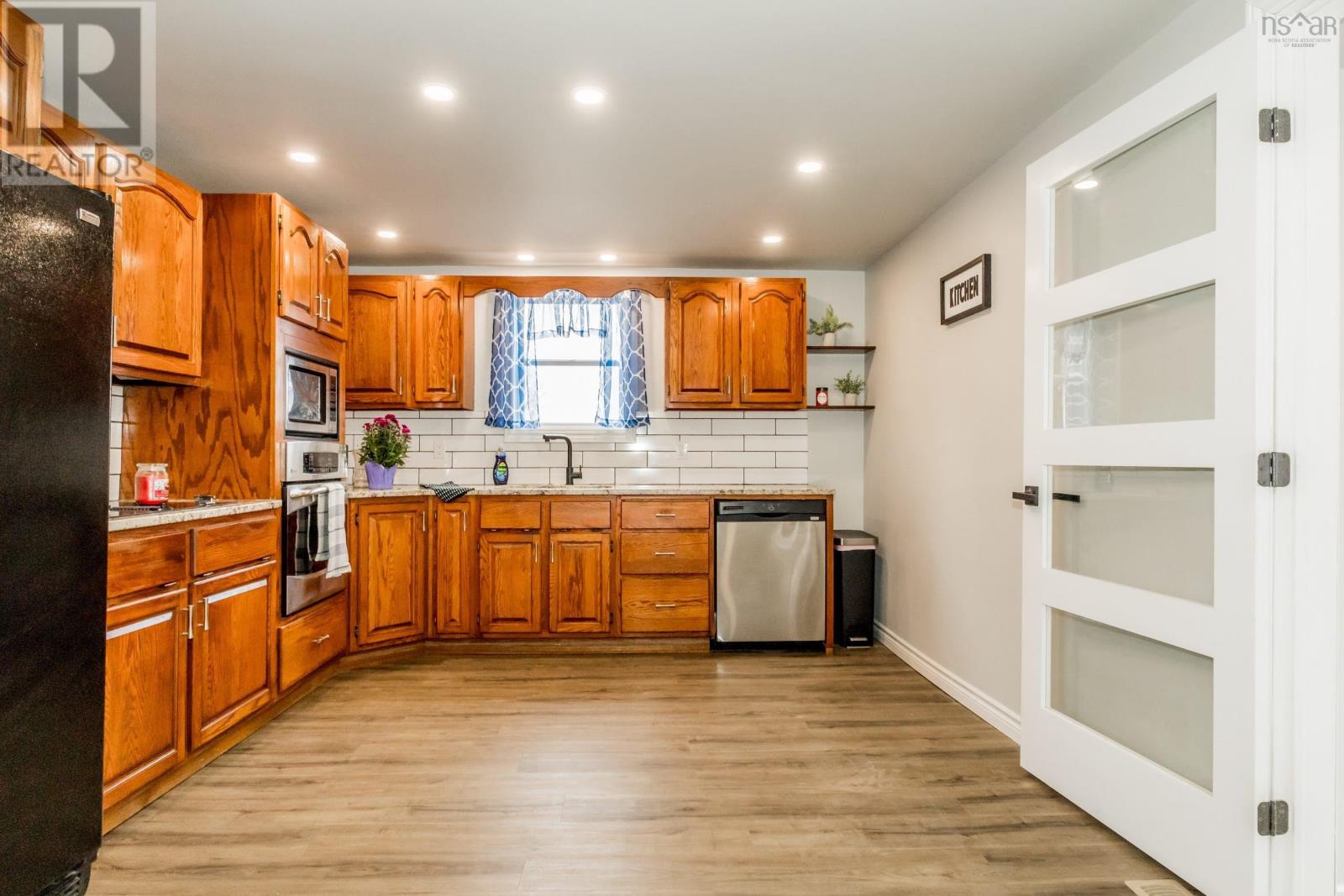 126 Commercial Street Property Photo 13